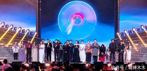 鼎茂策略 大湾区晚会太混乱！跑调抢拍忘词破音全占了，合唱几乎都翻车